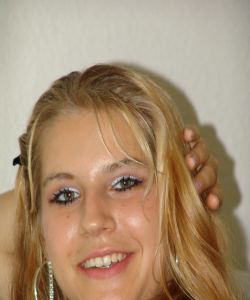 <p class='ppt-number'> 221 779 + PIN 426</p><p class='ppt-pricing-de'>1,99 Euro/Min.</p>