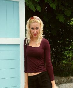 <p class='ppt-number'> 221 779 + PIN 503</p><p class='ppt-pricing-de'>1,99 Euro/Min.</p>